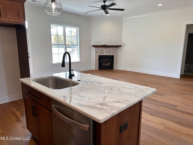 $399,900 | 3631 Kreunen Street, Nesbit, MS 38651