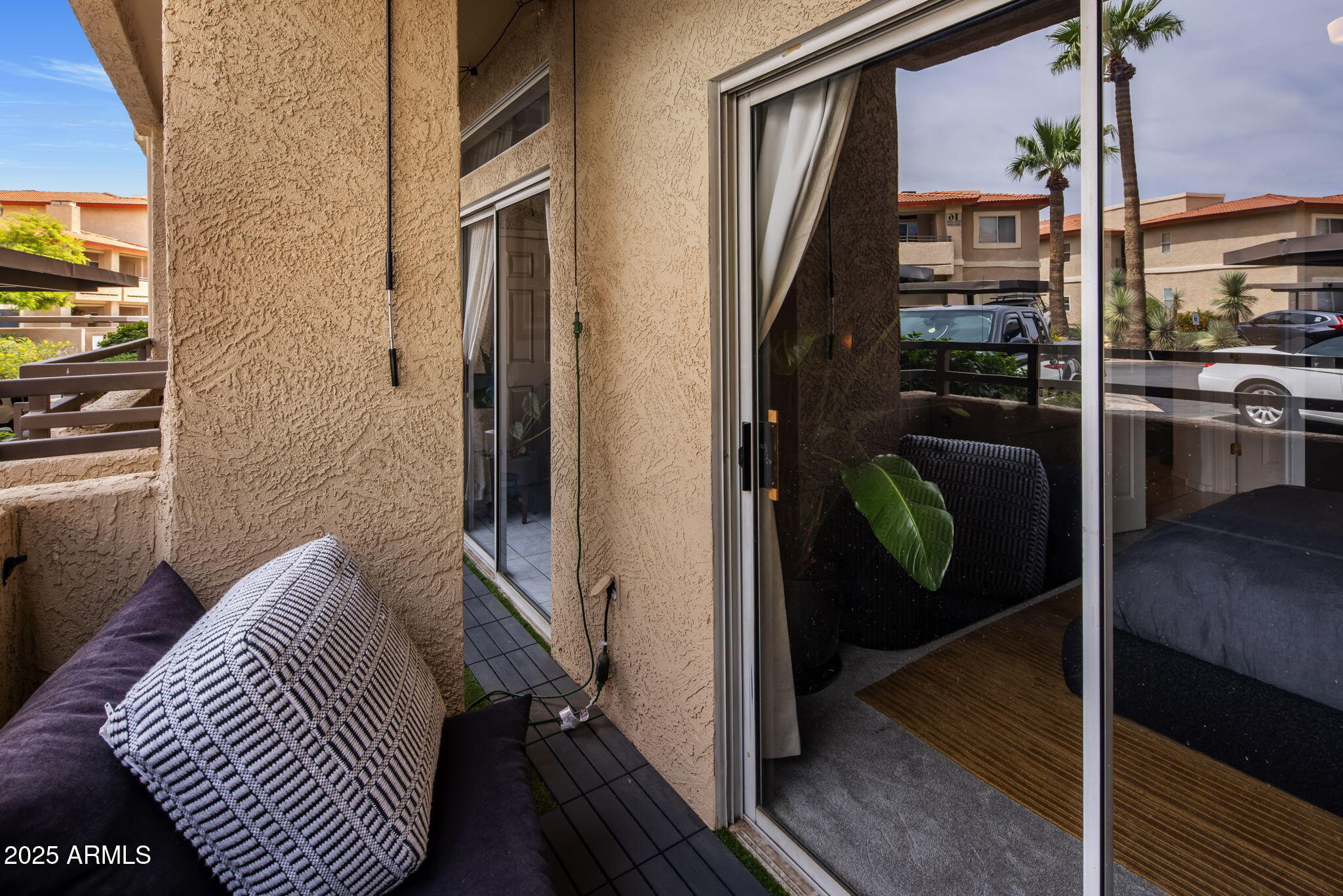 10410 North Cave Creek Road, Unit 1115 Phoenix, AZ 85020 - Photo 13 of 19 a view of balcony and workspace
