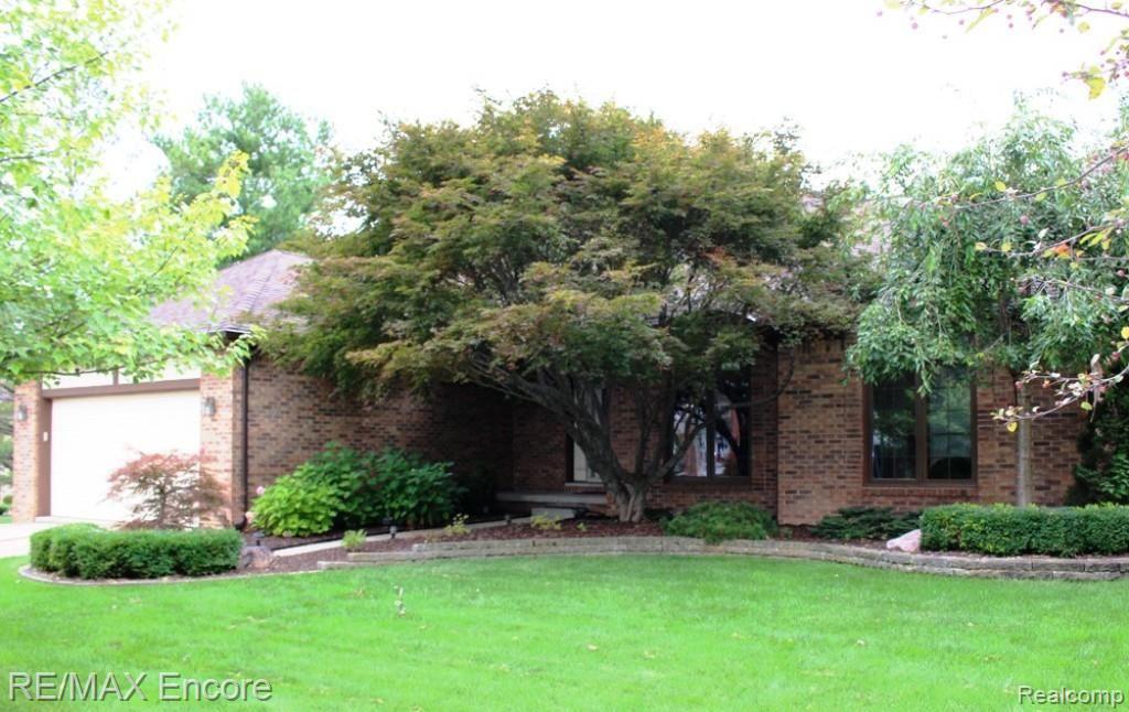 315 Rose Brier Drive Rochester Hills, MI 48309 - Photo 2 of 68