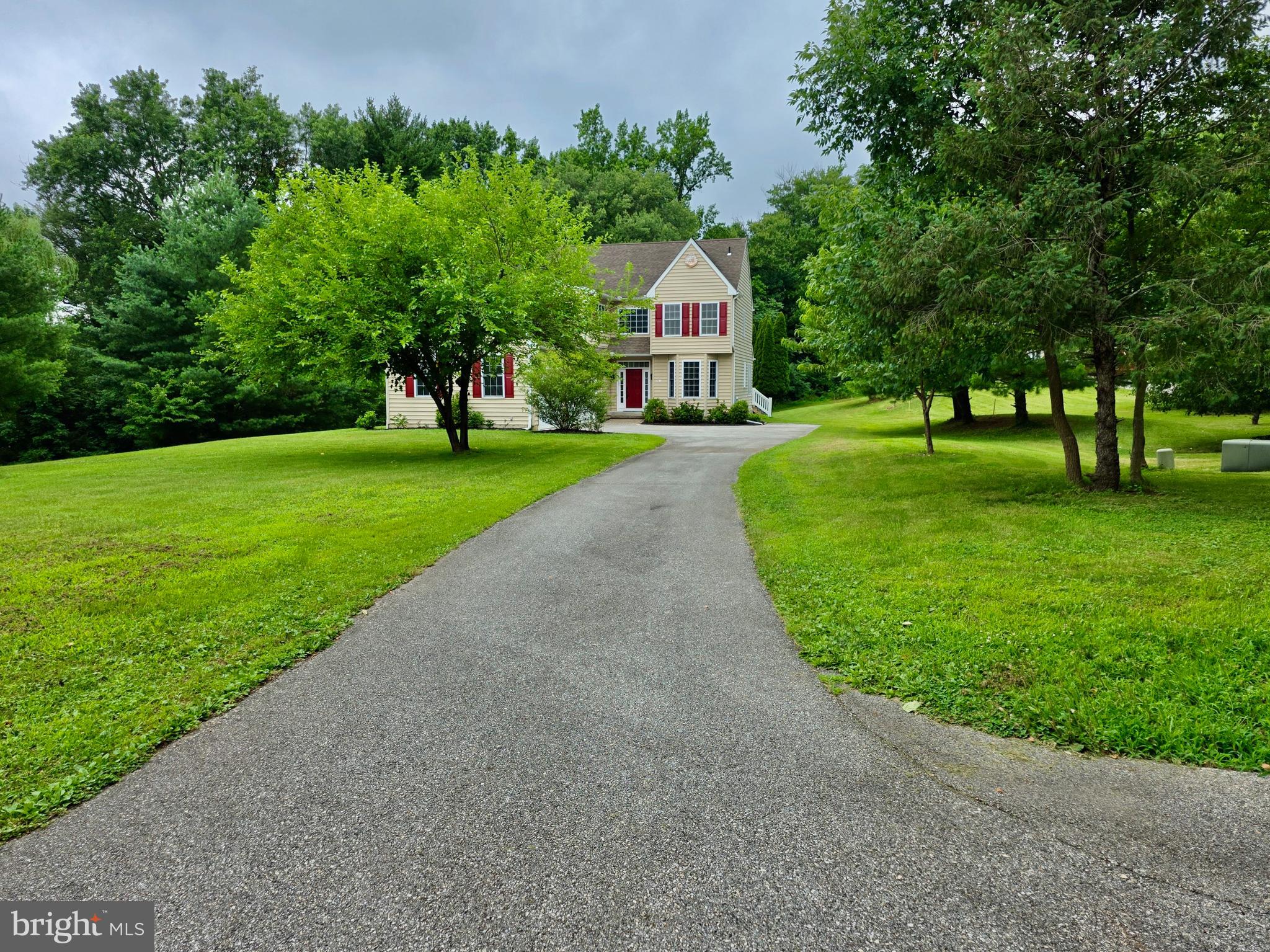 261 Lenni Road Media, PA 19063 - Photo 2 of 46 Driveway