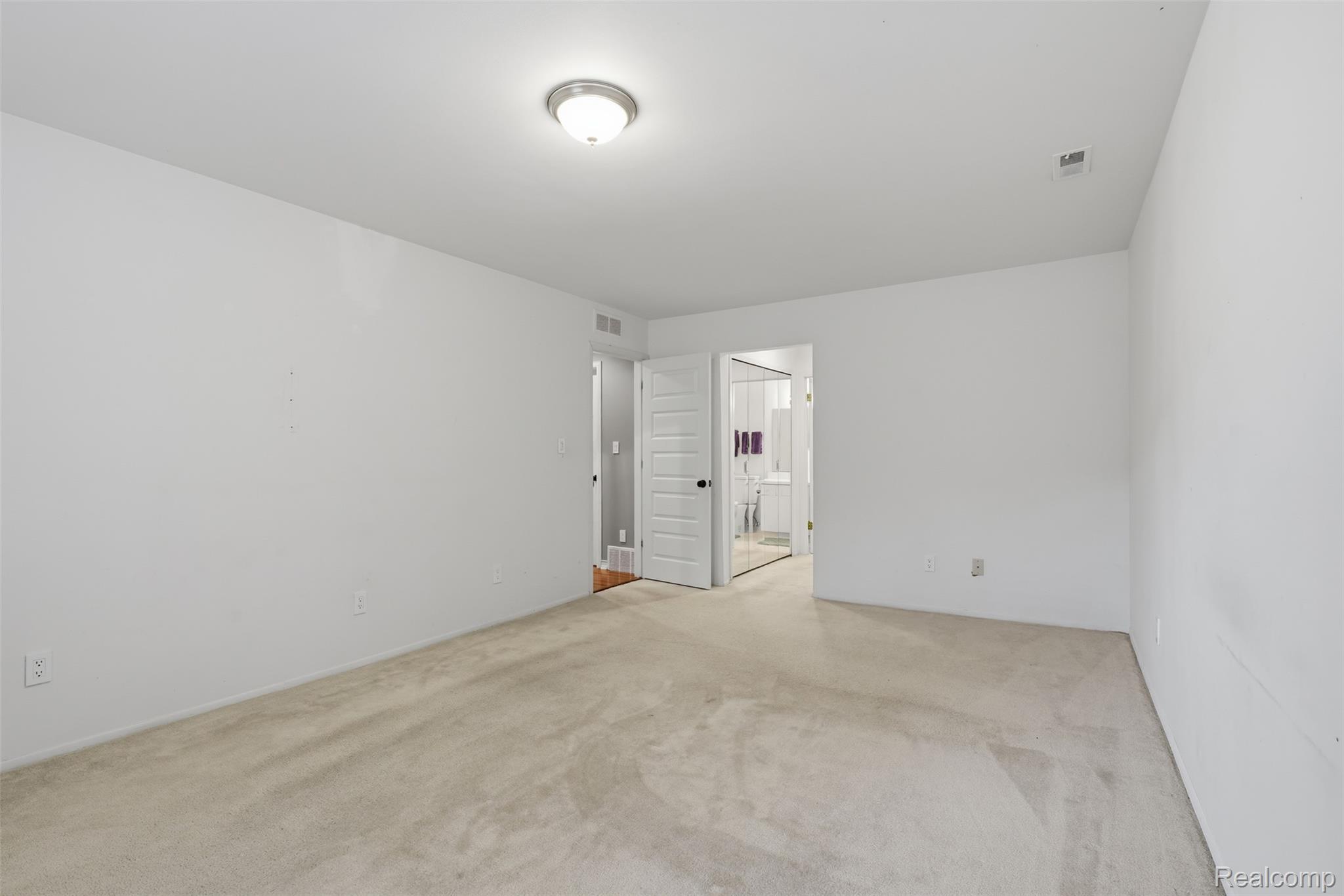 29726 Pine Ridge Circle Farmington, MI 48331 - Photo 13 of 40 Large primary bedroom