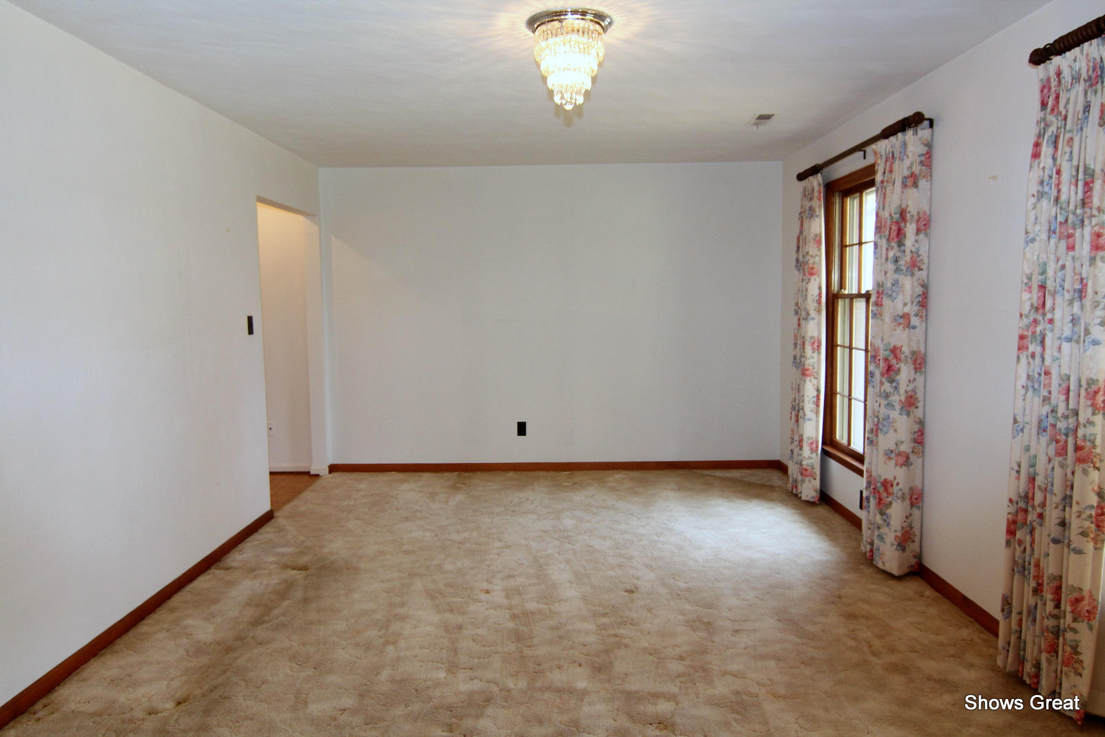 4789 Brookridge Road Roanoke, VA 24014 - Photo 3 of 36 Living Room