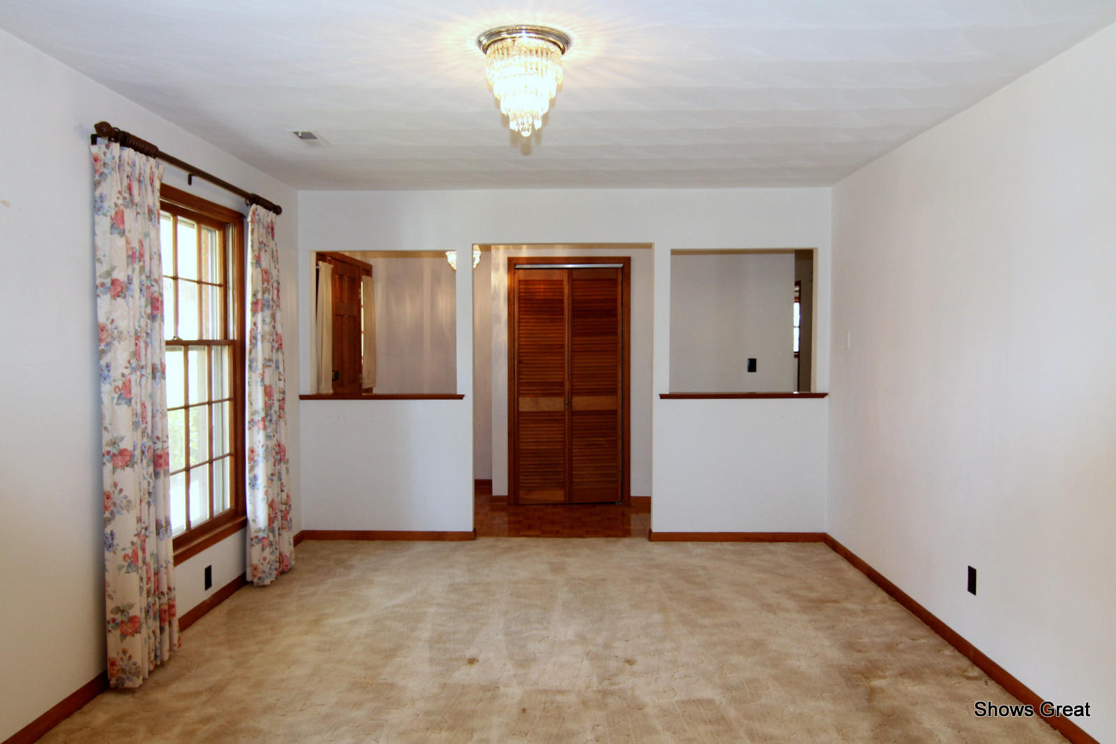 4789 Brookridge Road Roanoke, VA 24014 - Photo 4 of 36 Living Room