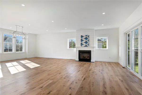 $1,670,000 | 3 Knowlton Court, Bristol, RI 02809