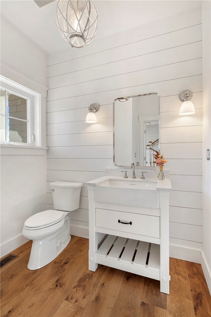 3 Knowlton Court Bristol, RI 02809 - Photo 24 of 50 Powder Room