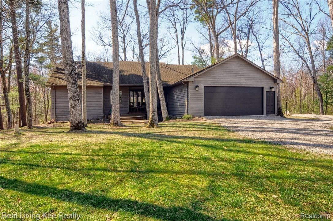 254 Ridgemont Road Oxford, MI 48370 - Photo 2 of 47 Front of home faces True North.