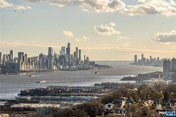 $3,600 | 200 Winston Drive, Unit 718, Cliffside Park, NJ 07010