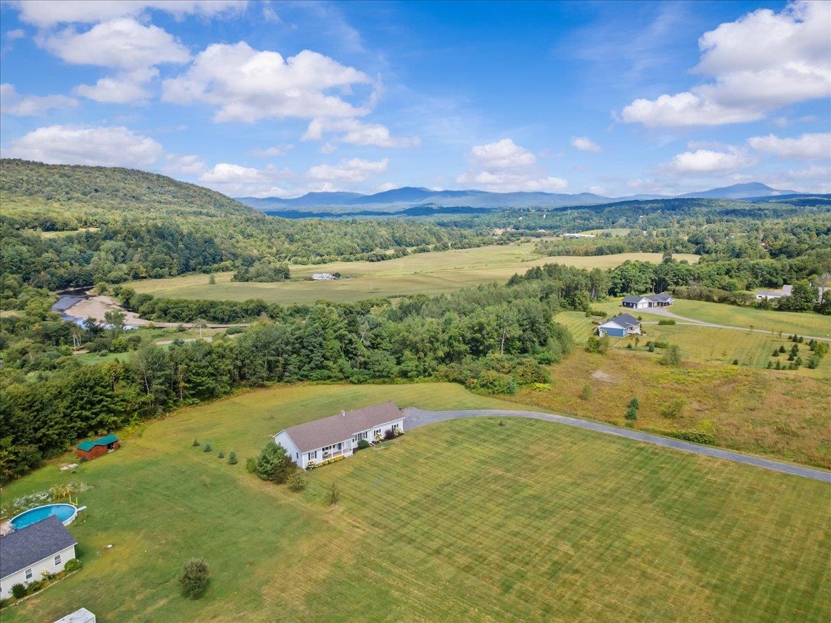 196 Stagecoach Road, Unit 4 Morristown, VT 05661 - Photo 4 of 37