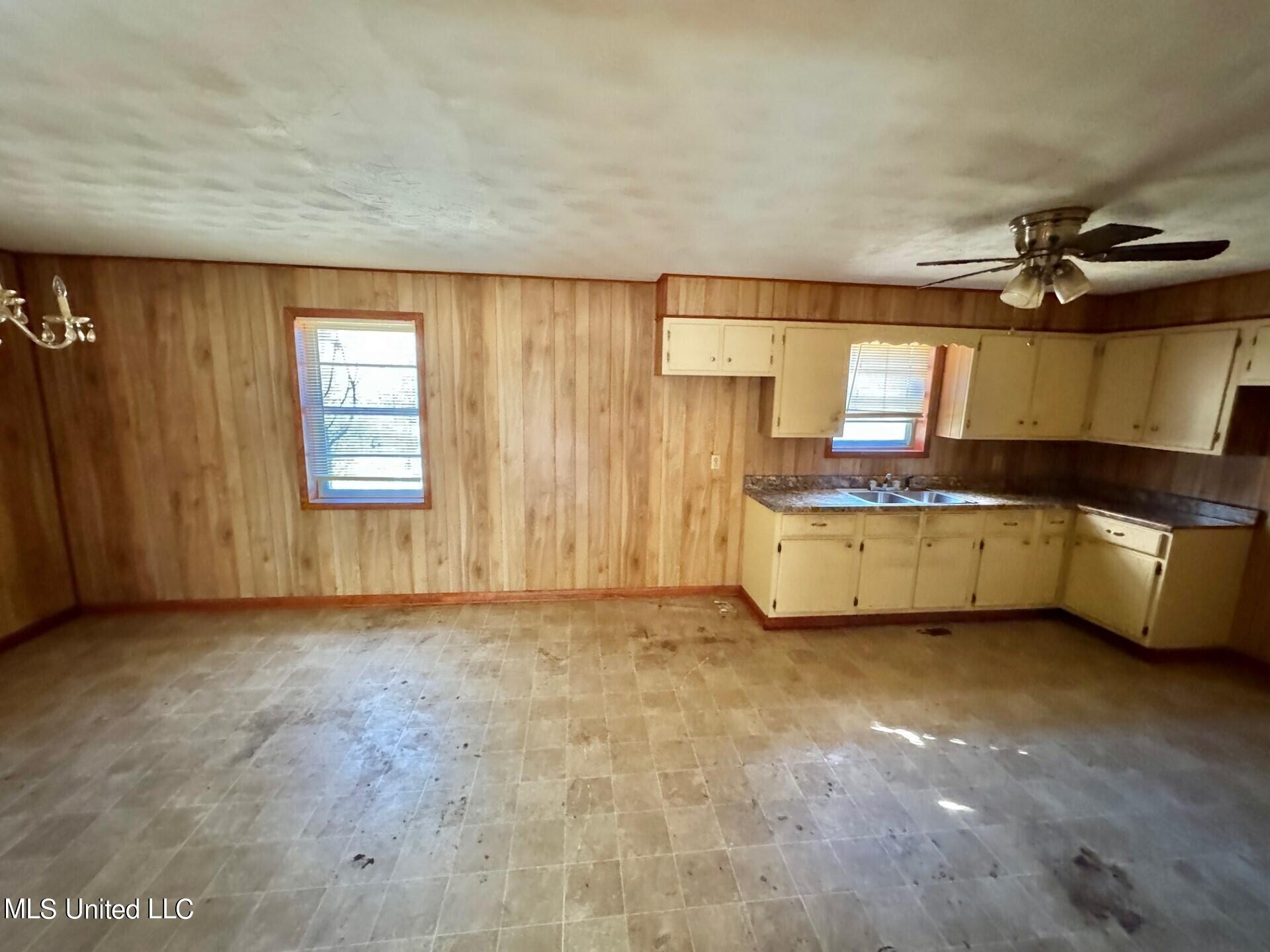 3808 Parks Place Road Como, MS 38619 - Photo 5 of 12 thumbnail_IMG_2995