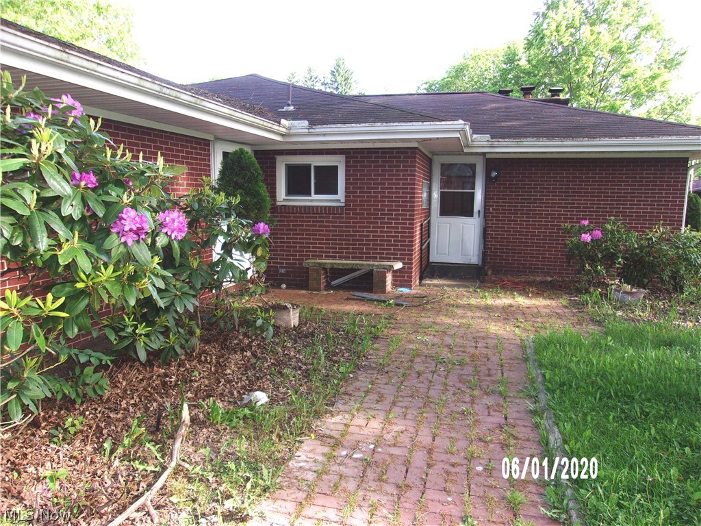 1470 North Road Northeast Warren, OH 44483 - Photo 1 of 14