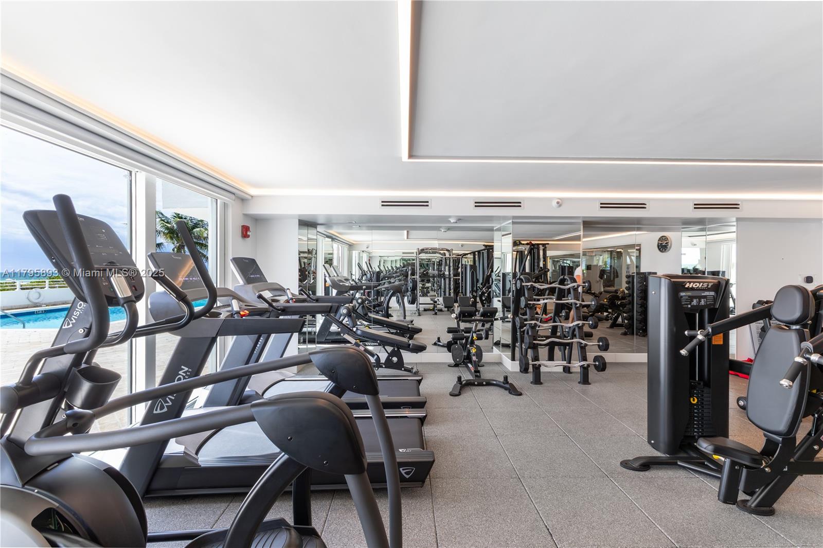 345 Ocean Drive, Unit 904 Miami Beach, FL 33139 - Photo 33 of 36 a view of a room with gym equipment