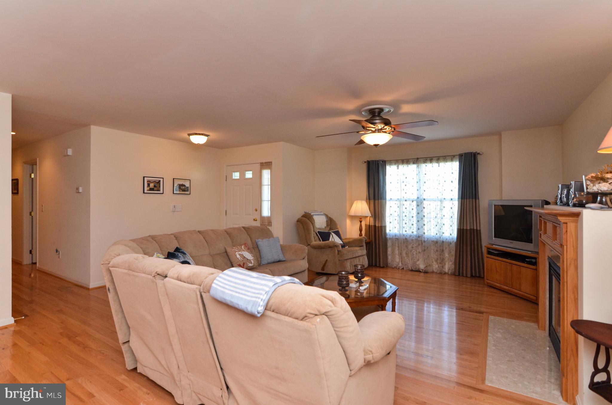 303 Blackwell Road Colonial Beach, VA 22443 - Photo 10 of 27 Living Room w/Hardwood