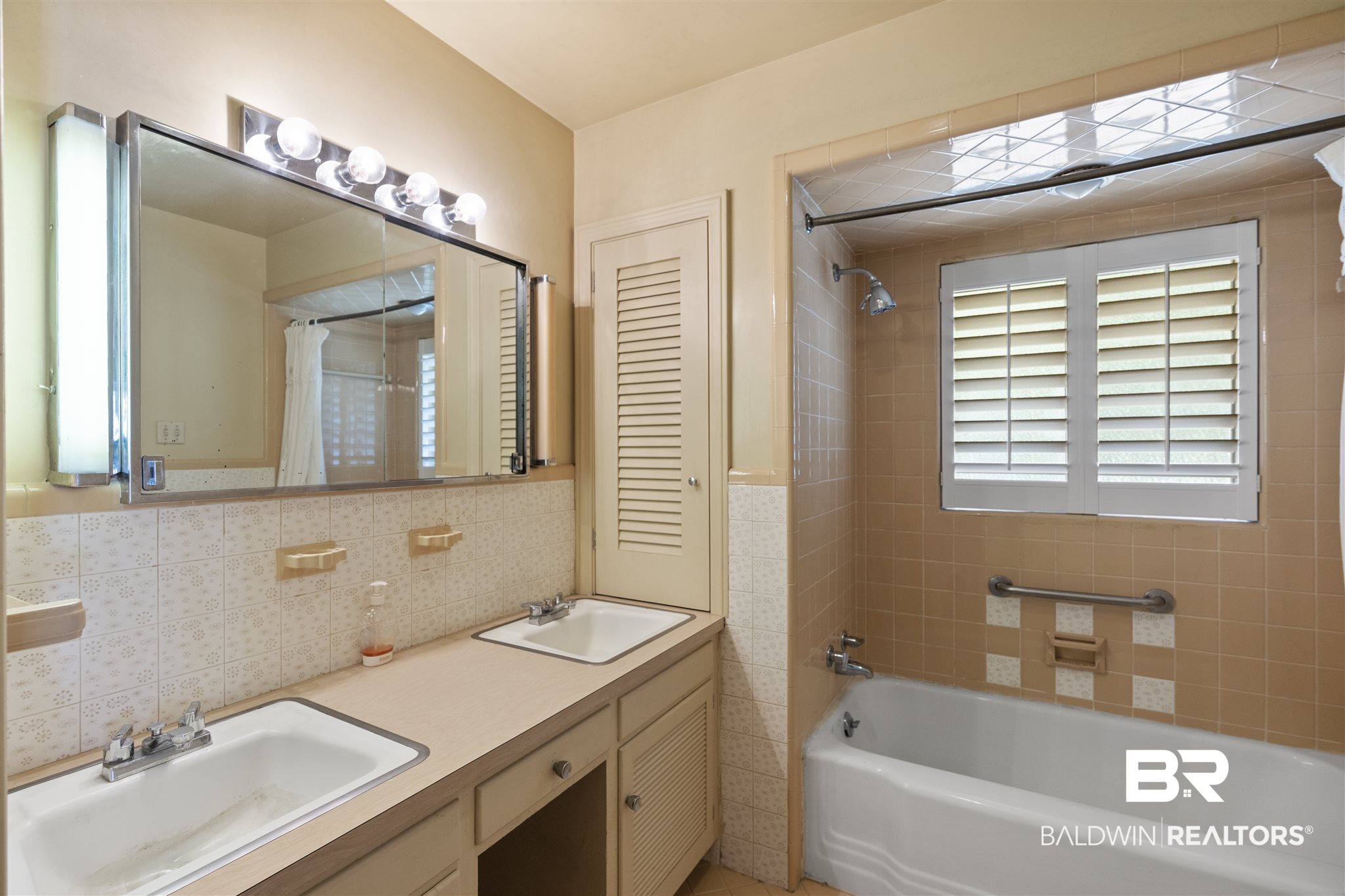 3855 Mountain Drive Mobile, AL 36693 - Photo 13 of 35 Bathroom 1