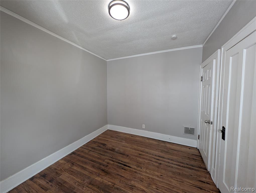 369 Newport Street Detroit, MI 48215 - Photo 23 of 32