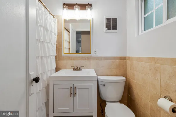 $2,595 | 1760 Preston Road, Unit 1760, Alexandria, VA 22302