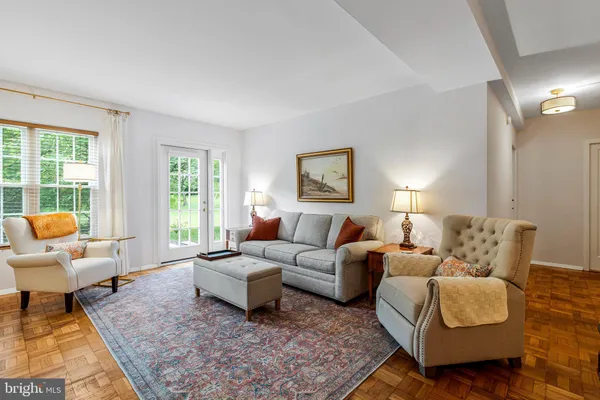 $2,595 | 1760 Preston Road, Unit 1760, Alexandria, VA 22302