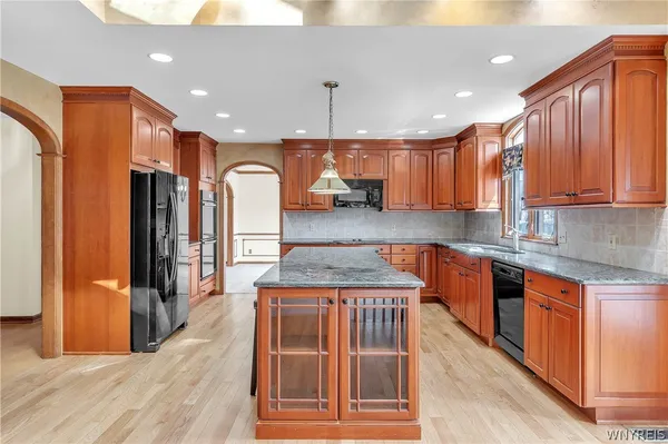 $724,900 | 379 Wood Acres Drive, Amherst, NY 14051