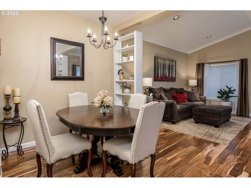 9526 Southwest Commons Court Portland, OR 97225 - Photo 5 of 22 Gallery Image 5