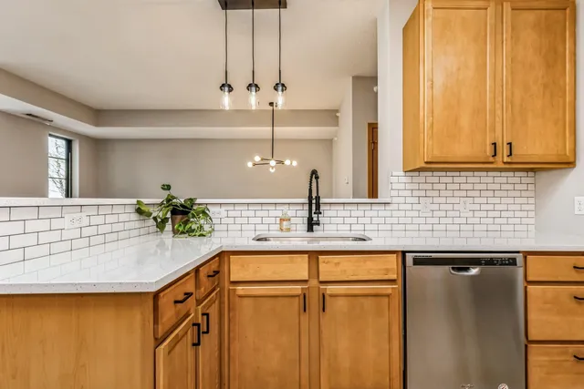 $255,000 | 2565 Franklin Avenue, Unit 302, St. Paul, MN 55114