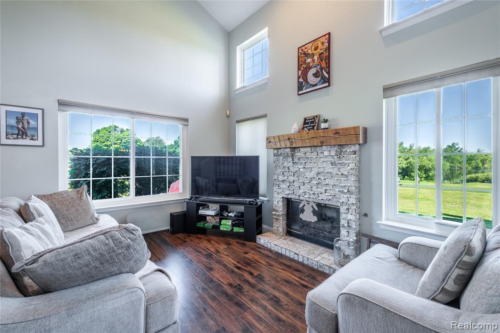 243 Oak Ridge Drive Pontiac, MI 48341 - Photo 4 of 26