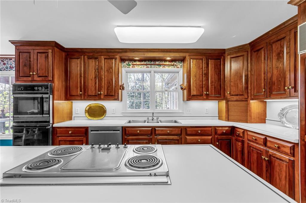 1211 Westminster Drive High Point, NC 27262 - Photo 11 of 44