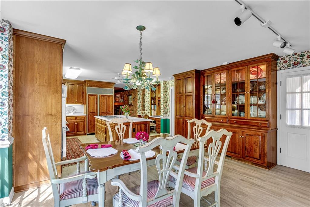 1211 Westminster Drive High Point, NC 27262 - Photo 15 of 44