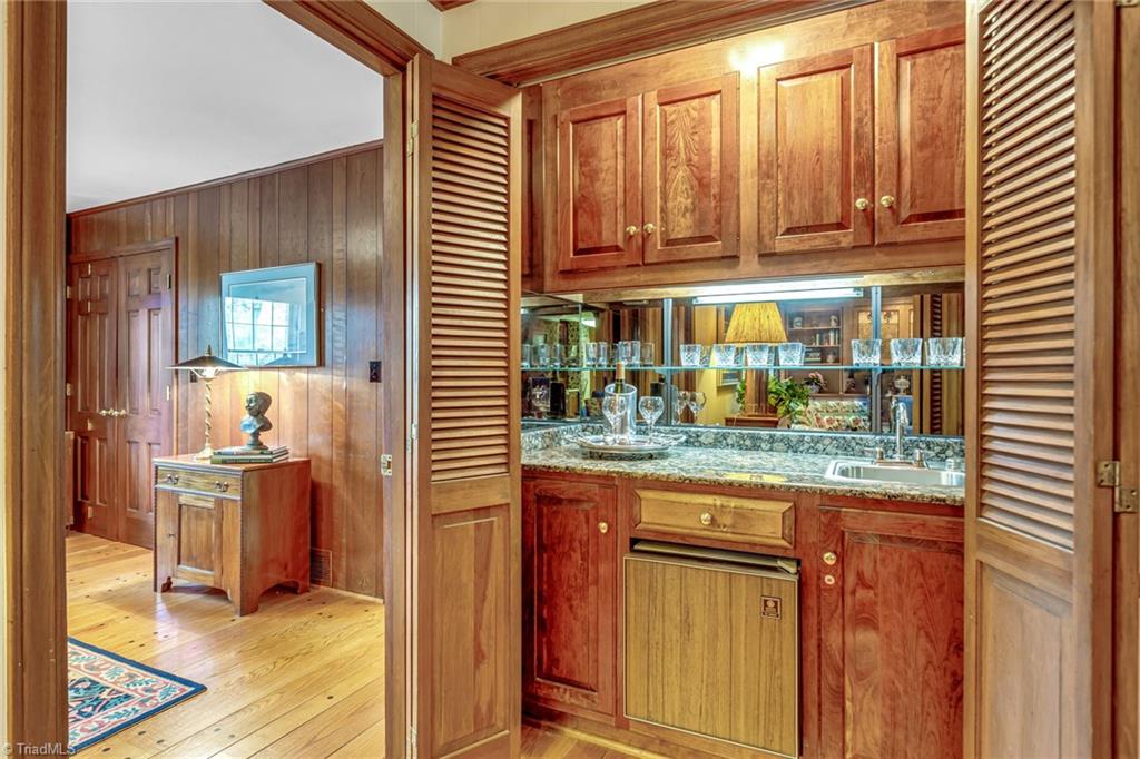 1211 Westminster Drive High Point, NC 27262 - Photo 33 of 44