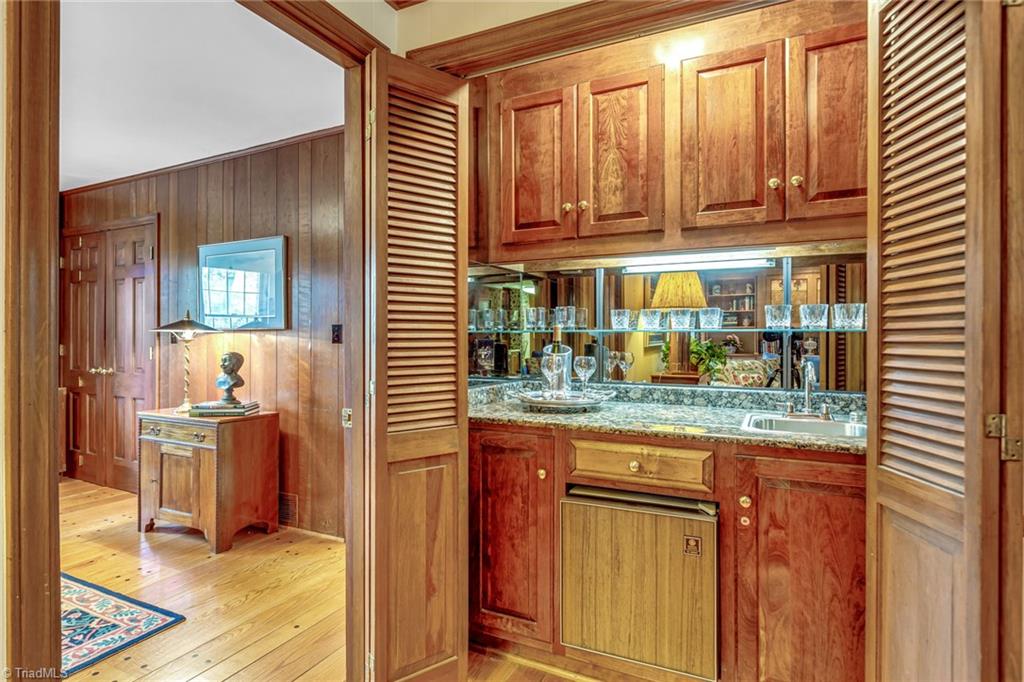 1211 Westminster Drive High Point, NC 27262 - Photo 34 of 44