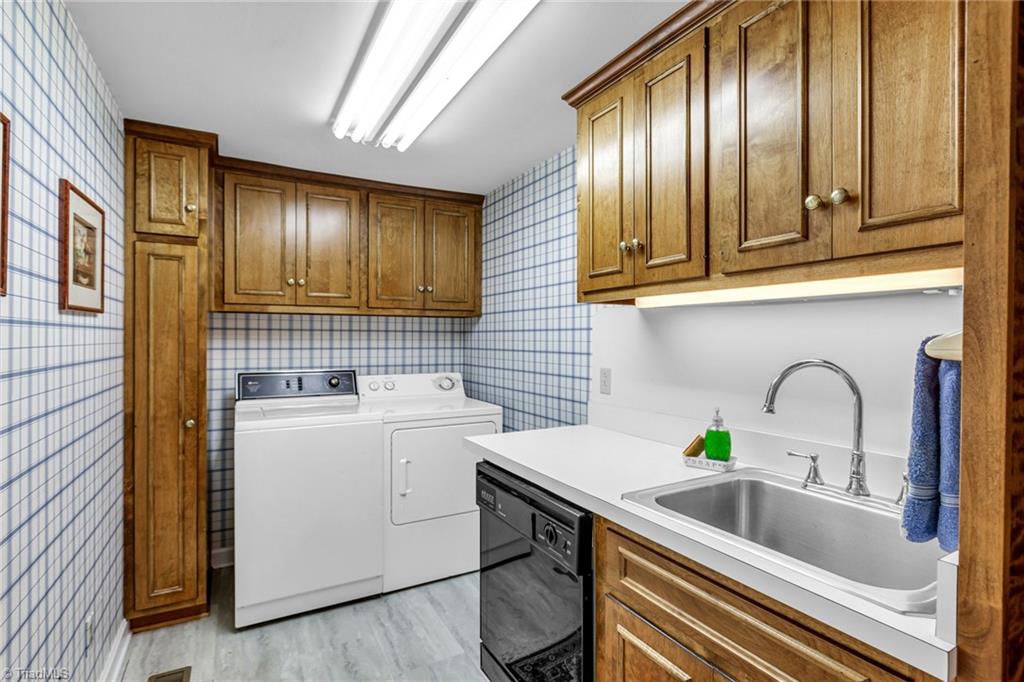 1211 Westminster Drive High Point, NC 27262 - Photo 38 of 44