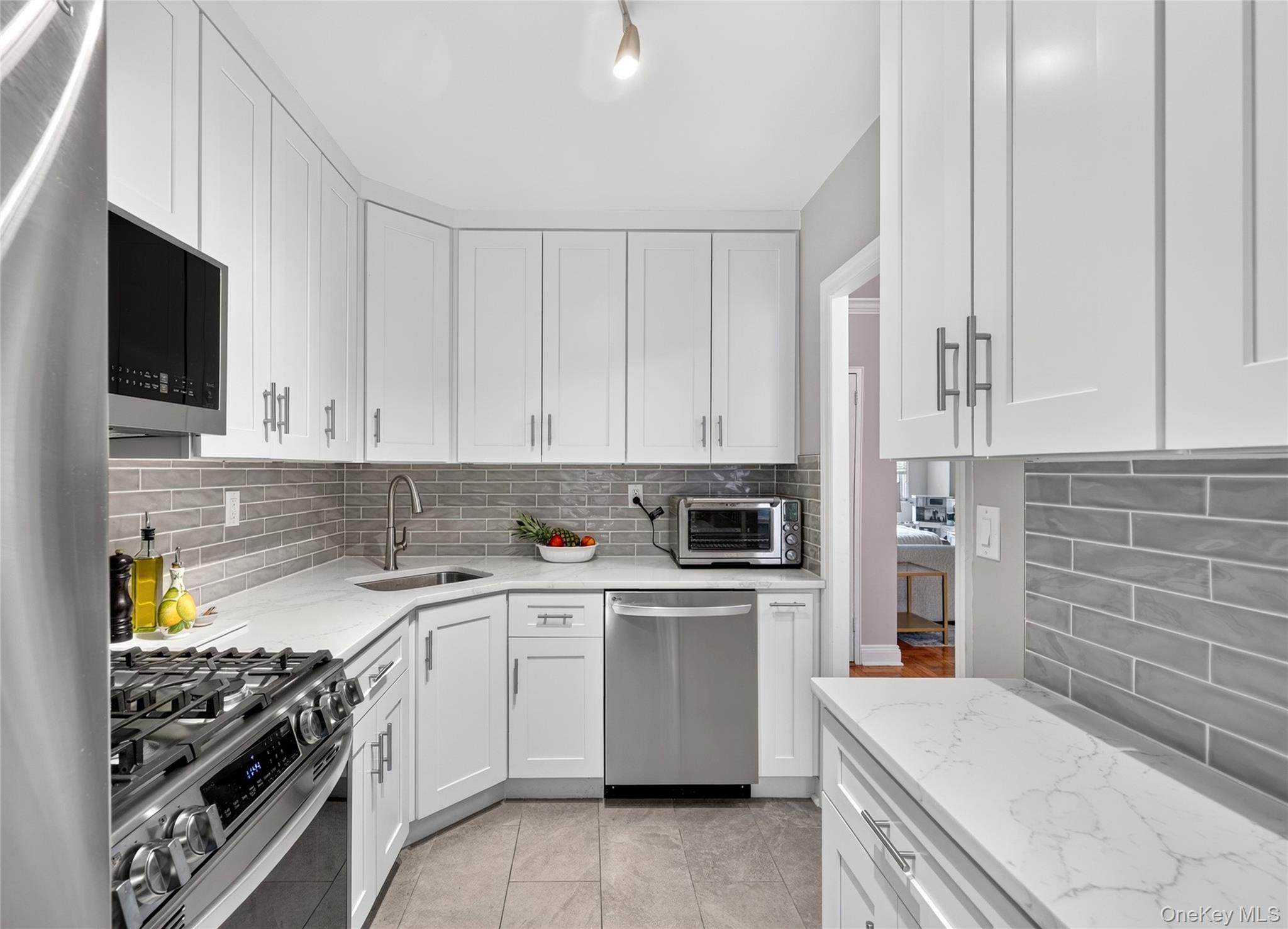 240 Garth Road, Unit 4H2 Scarsdale, NY 10583 - Photo 16 of 27