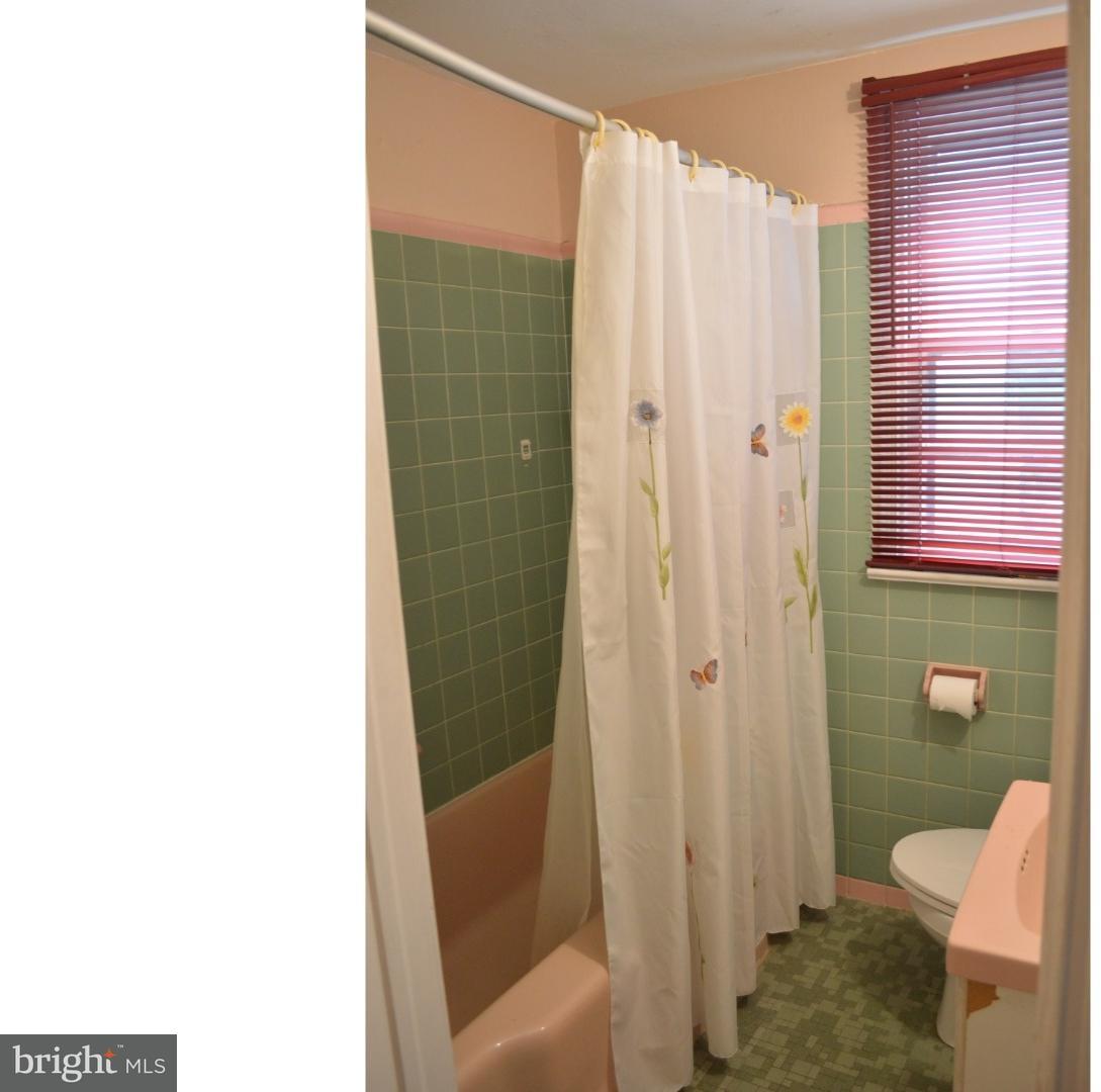 152 East Chelton Road Brookhaven, PA 19015 - Photo 14 of 18 Bathroom