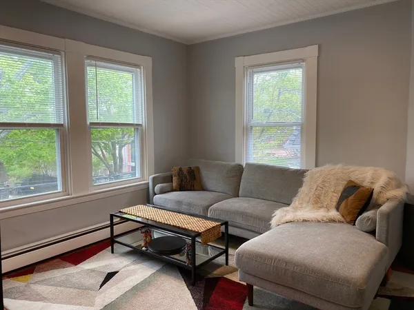 $3,250 | 204 Banks Street, Unit 2, Cambridge, MA 02138