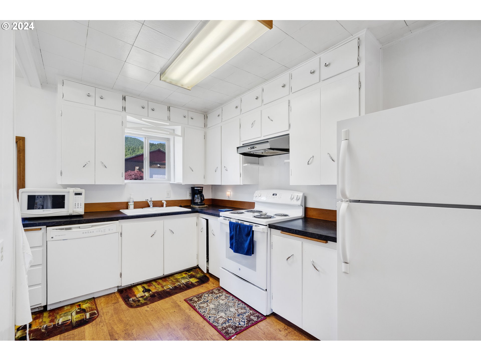 210 5th Street Garibaldi, OR 97118 - Photo 8 of 22 Gallery Image 8