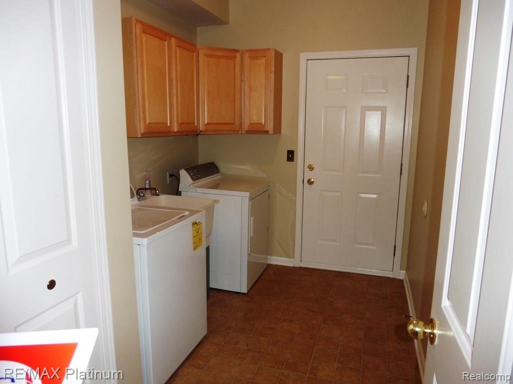 4237 Hampton Ridge Boulevard, Unit 136 Howell, MI 48843 - Photo 13 of 16 P1000681.jpg
