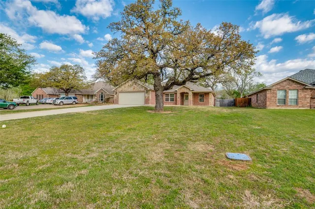 $2,500 | 637 North Stewart Street, Azle, TX 76020