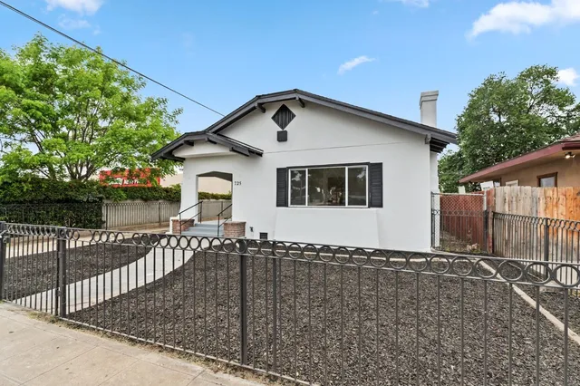 $344,998 | 725 South Fifth Street, Fresno, CA 93702