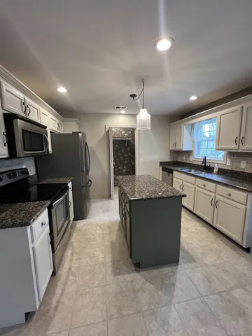 $1,900 | 1745 Apache Way, Clarksville, TN 37042