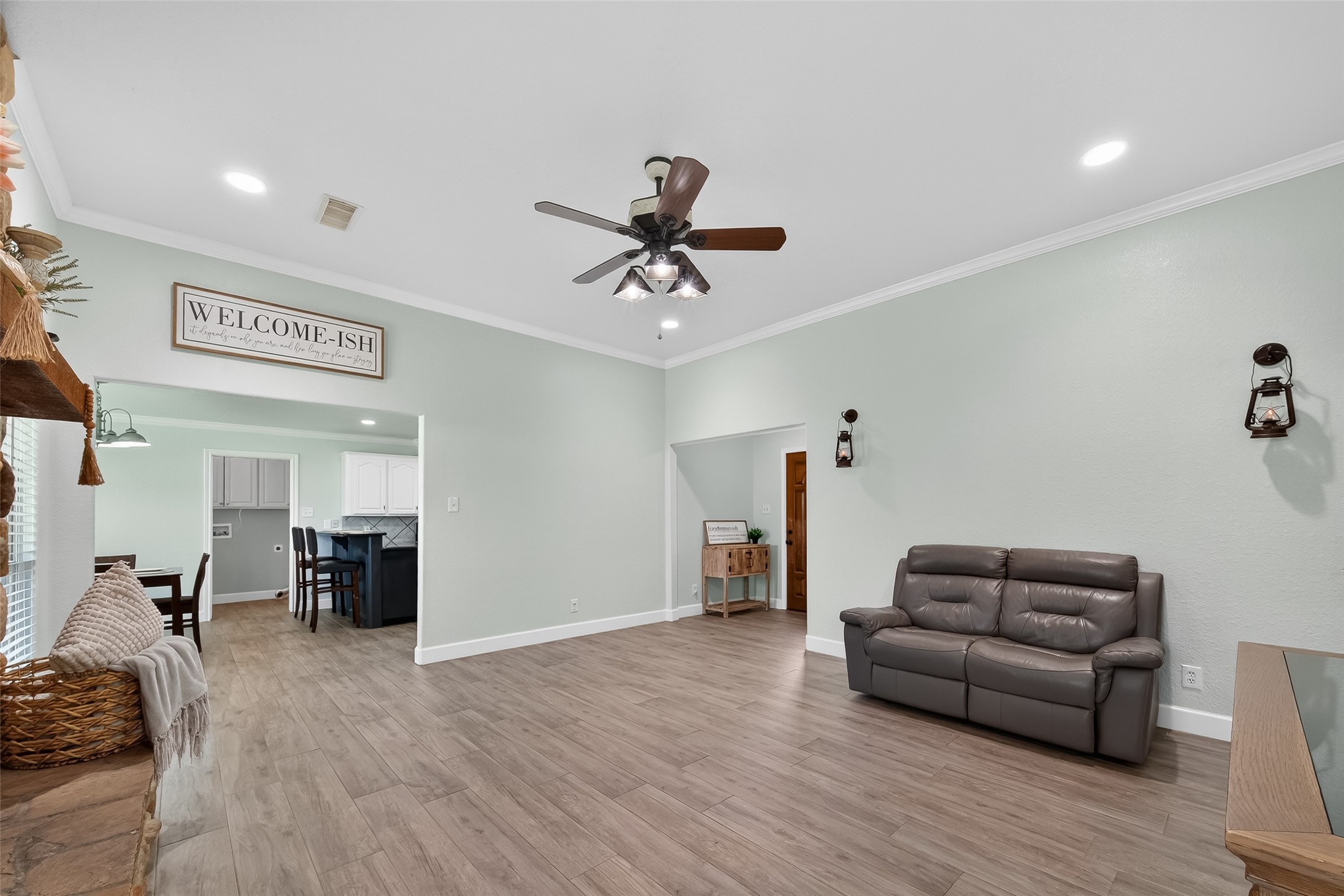 1030 Ginger Street Santa Fe, TX 77517 - Photo 9 of 50 a living room with furniture
