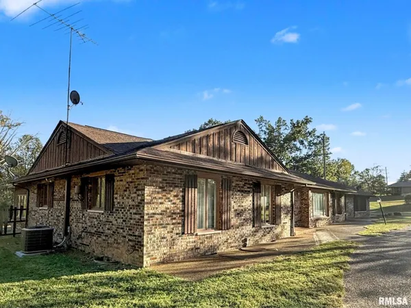 $275,000 | 508 East Forest Drive, Herrin, IL 62948
