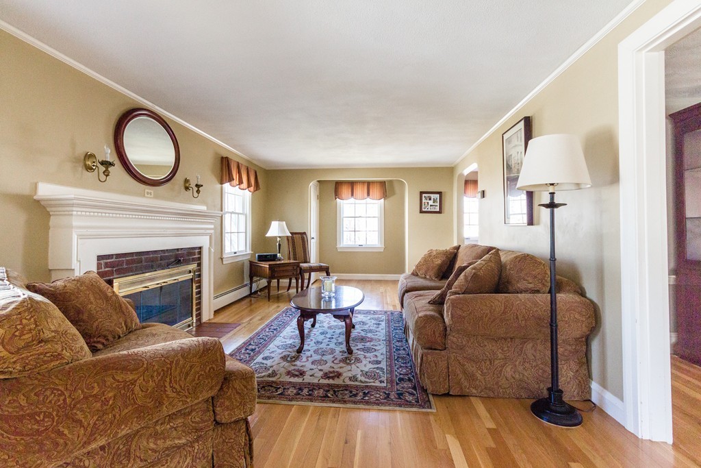 7 Glendower Road Melrose, MA 02176 - Photo 3 of 24 Gallery Image 3