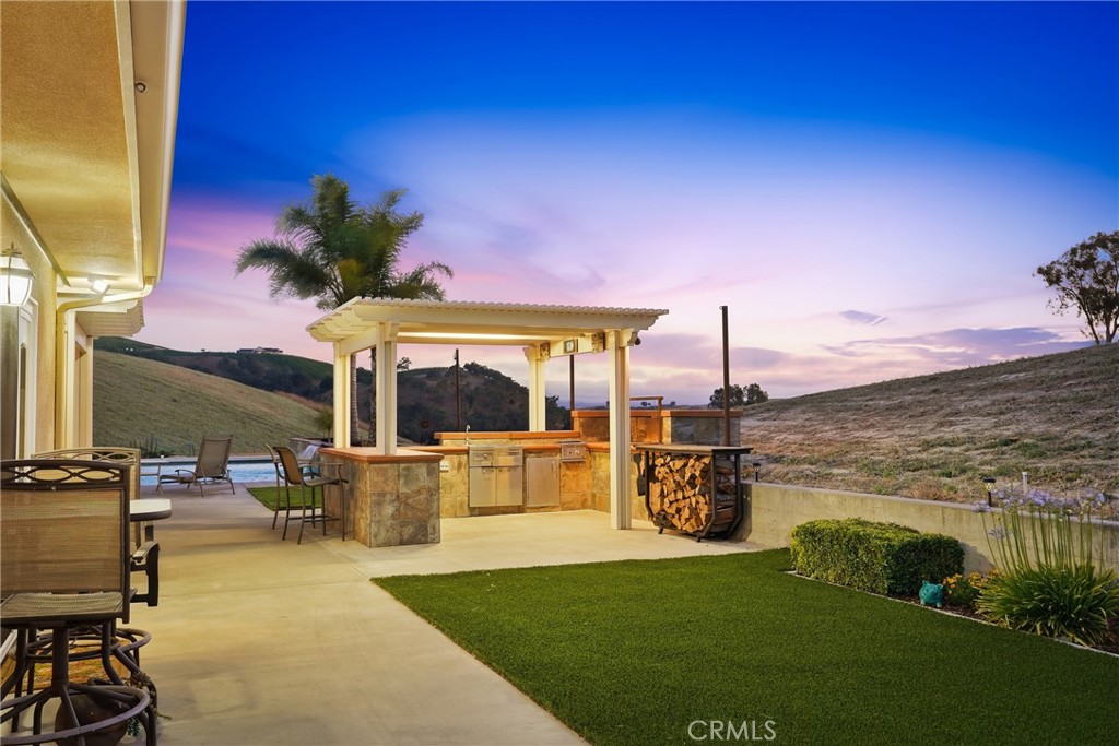 220 Cook Court Templeton, CA 93465 - Photo 32 of 45 a view of a patio with swimming pool