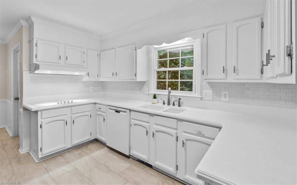1817 Beechtree Road Greensboro, NC 27408 - Photo 7 of 35 Gallery Image 7