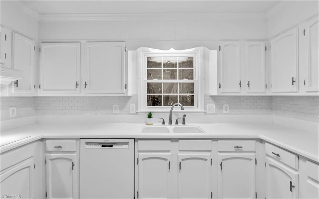 1817 Beechtree Road Greensboro, NC 27408 - Photo 8 of 35 Gallery Image 8