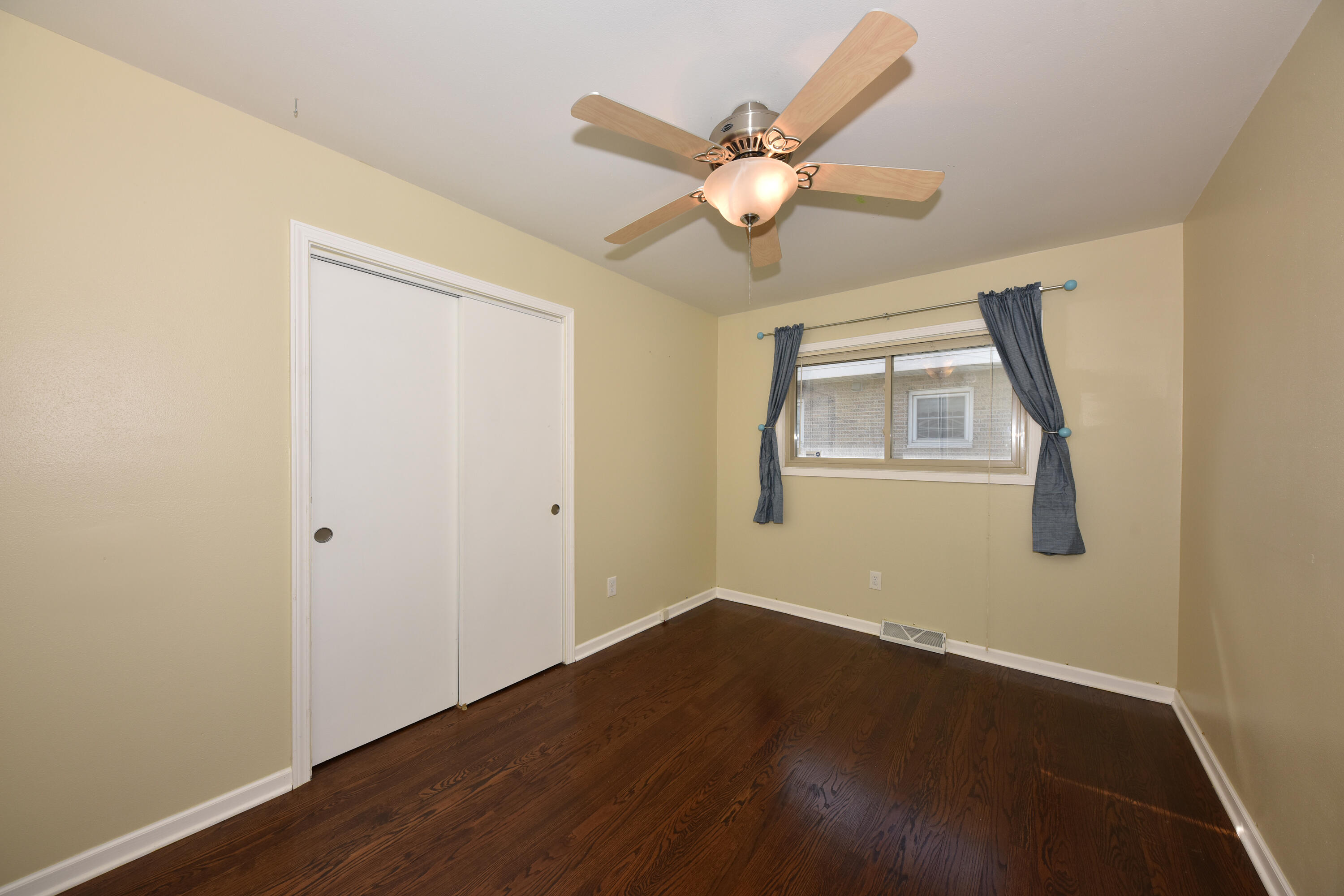 5669 South 24th Street Milwaukee, WI 53221 - Photo 16 of 33 Bed 2