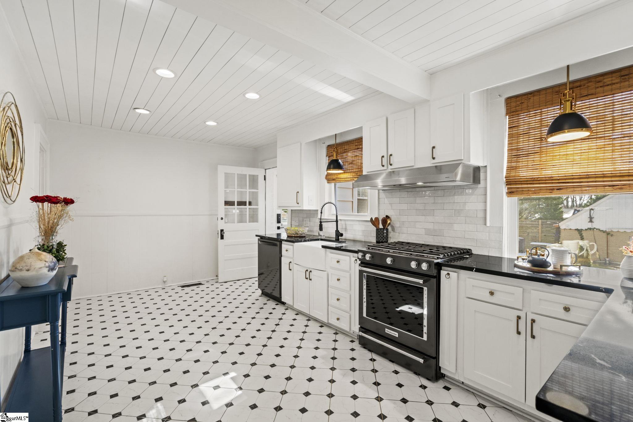 211 Grove Road Greenville, SC 29605 - Photo 11 of 28 Gallery Image 11