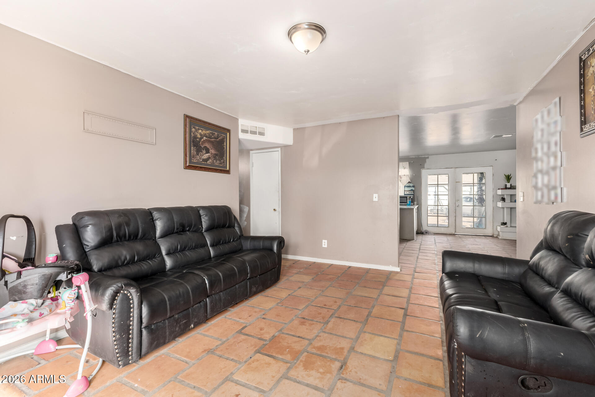 6920 West Fillmore Street Phoenix, AZ 85043 - Photo 4 of 15 Sizeable Family Room