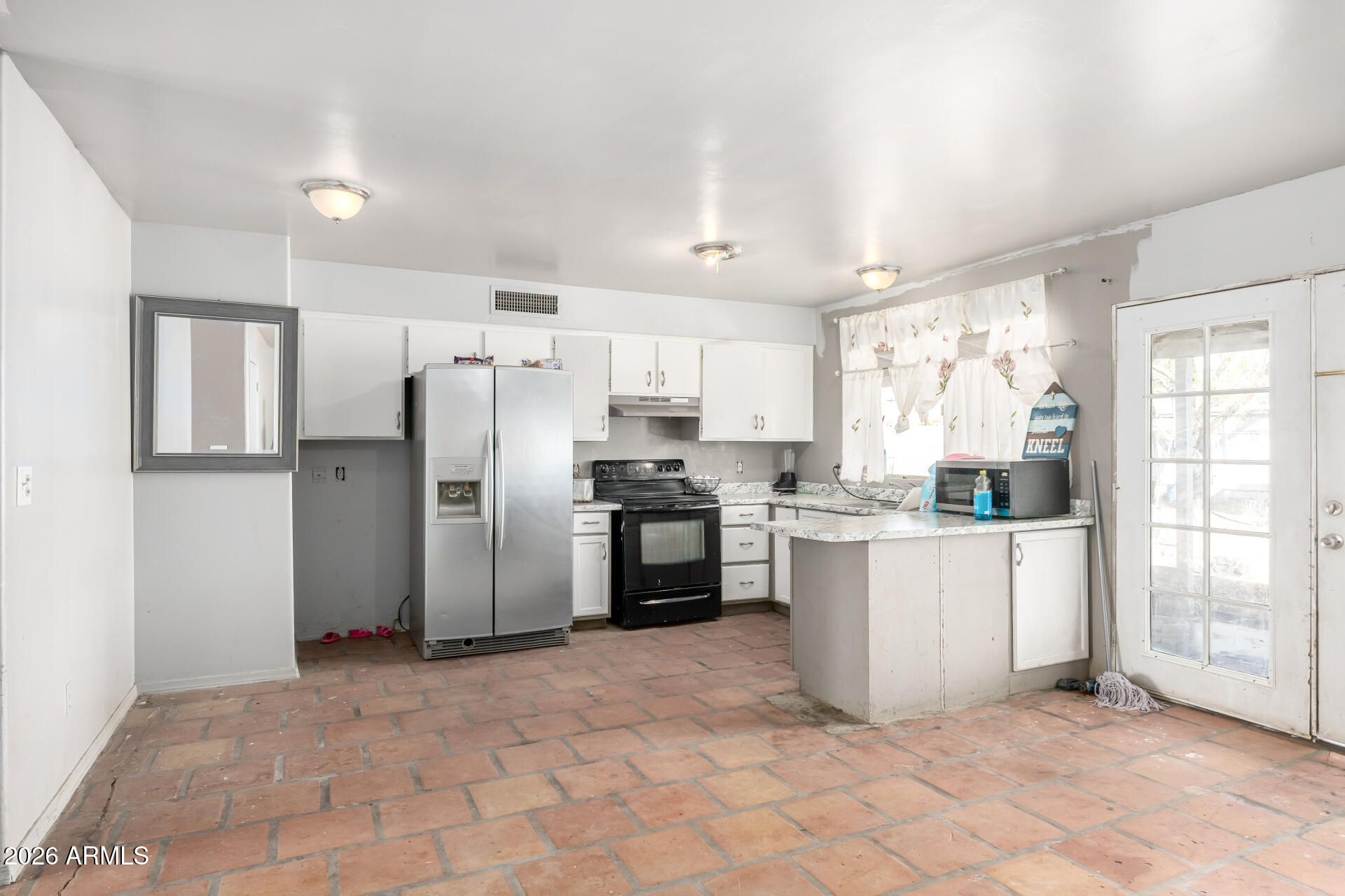 6920 West Fillmore Street Phoenix, AZ 85043 - Photo 5 of 15 Large Eat-in Kitchen