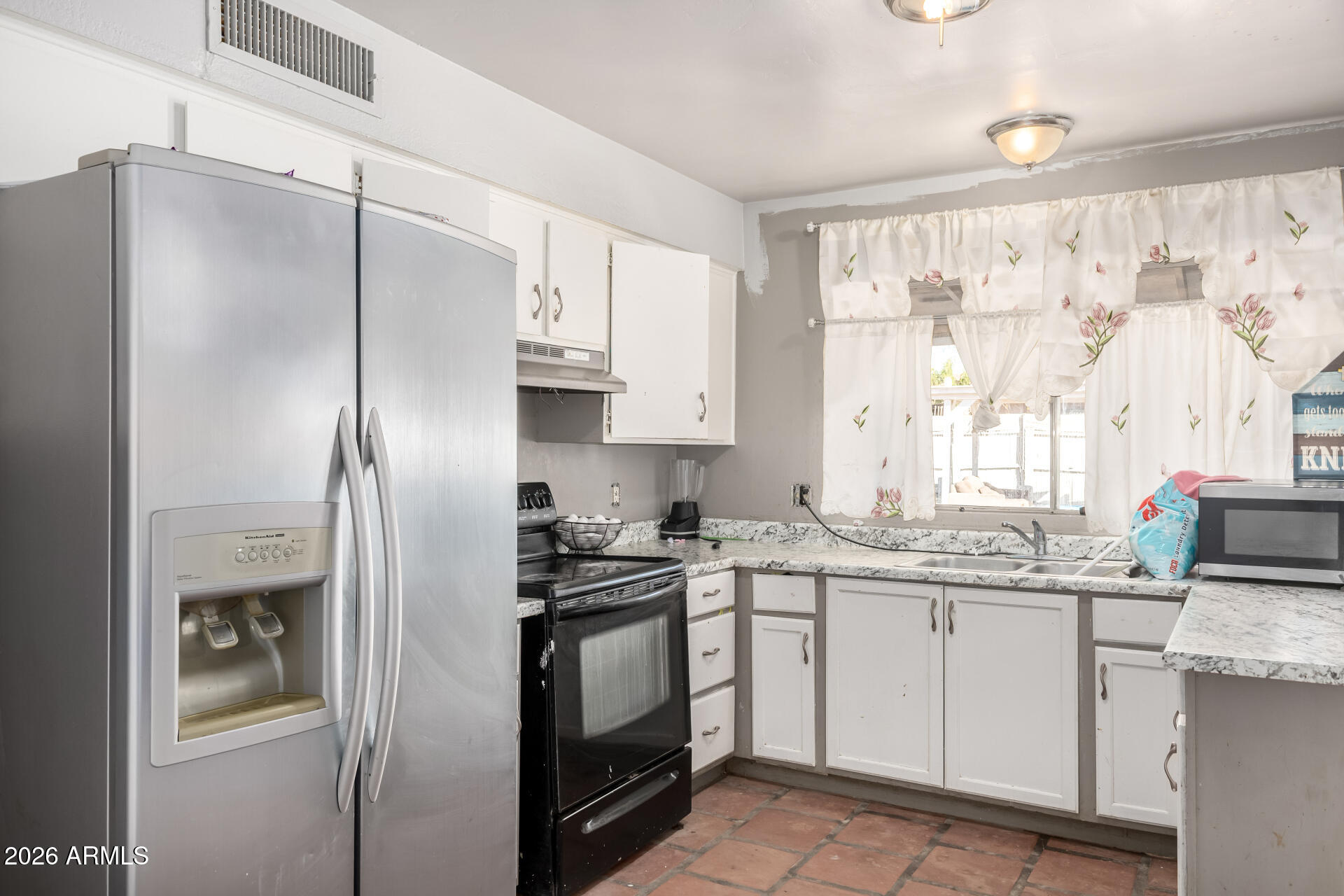 6920 West Fillmore Street Phoenix, AZ 85043 - Photo 7 of 15 Counter Space & Storage