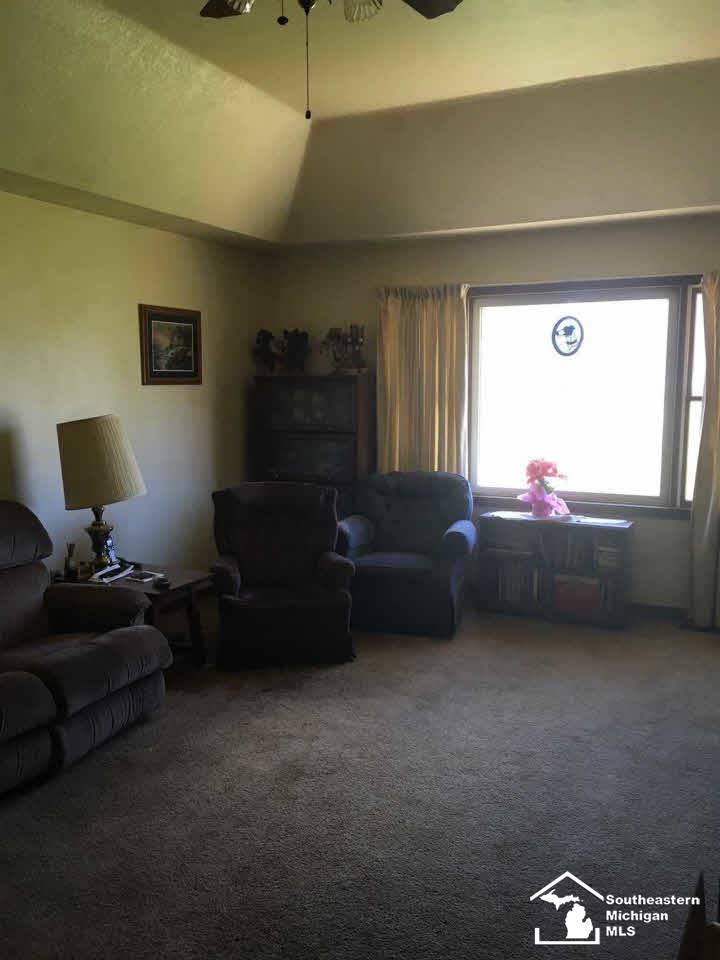 1053 Meanwell Road Dundee, MI 48131 - Photo 3 of 9 21125070-2.JPG
