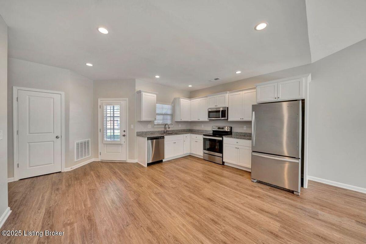 6413 Renate Road Louisville, KY 40291 - Photo 3 of 31 Stainless steel appliances